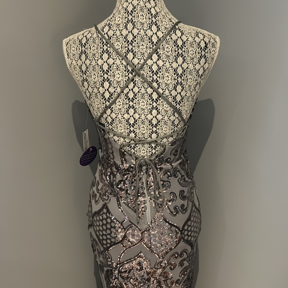 WINDSOR Women's Taisia Formal Sequin Scroll Dress in Silver (NWT)￨Size Medium - Picture 8 of 17